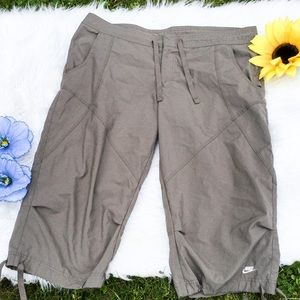 Nike Taupe Utility Cargo Capri Size Extra Large